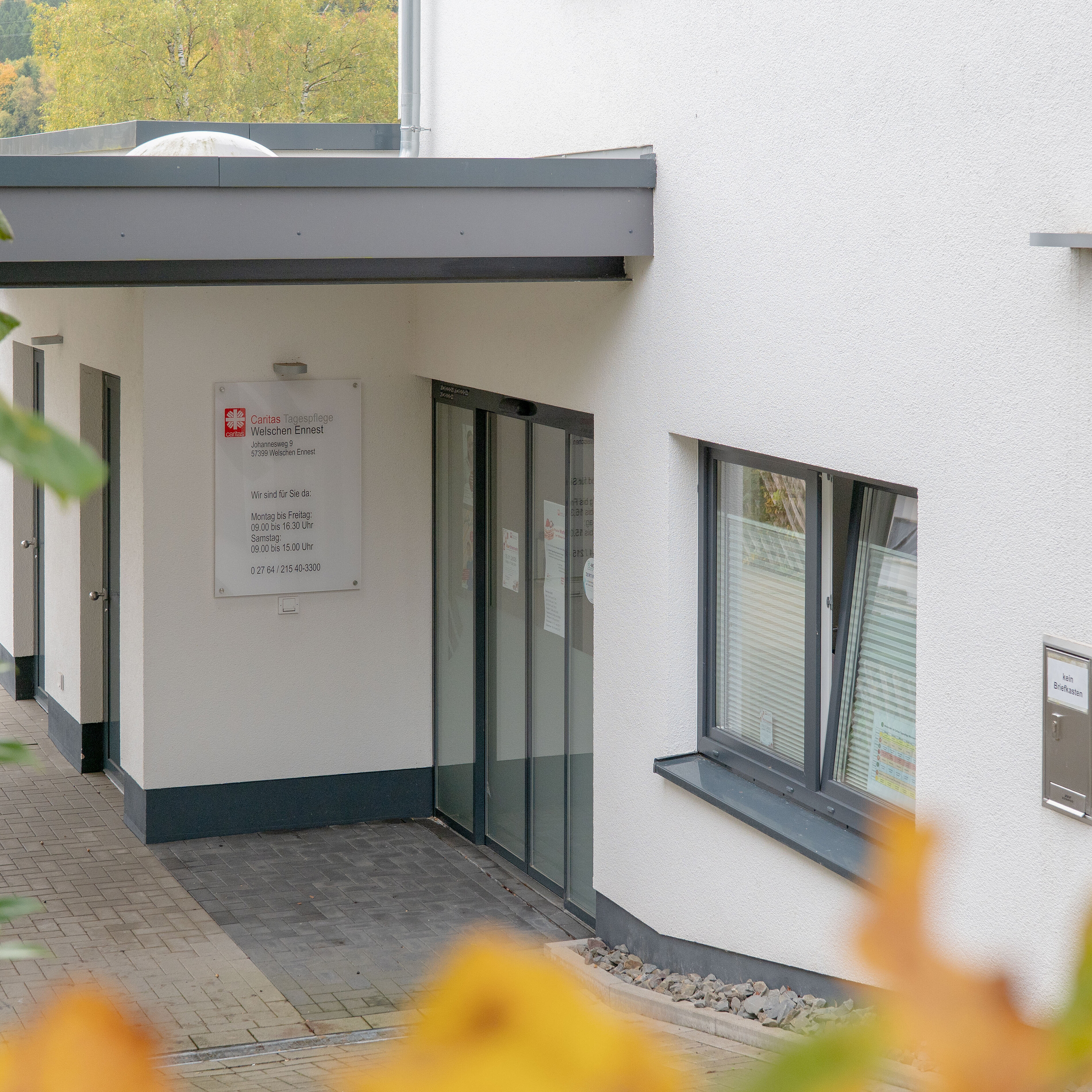Außenansicht und Eingangsbereich Tagespflege Welschen Ennest