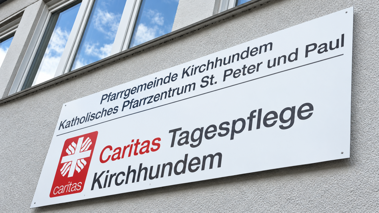 Eingangs-Schild der Caritas-Tagespflege Kirchhundem